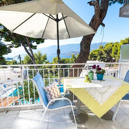 Lions Apartments Poros Town Екстер'єр фото