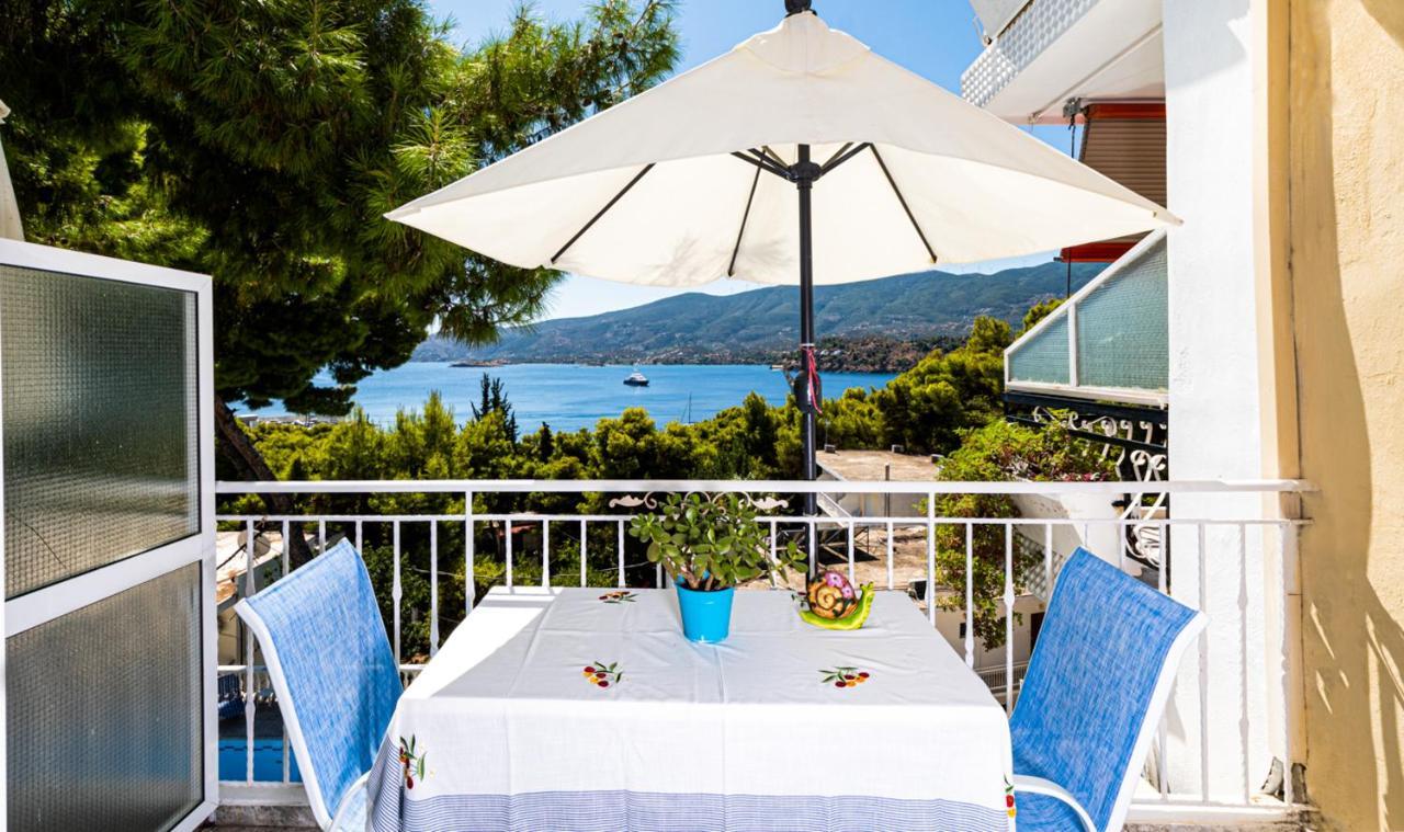 Lions Apartments Poros Town Екстер'єр фото