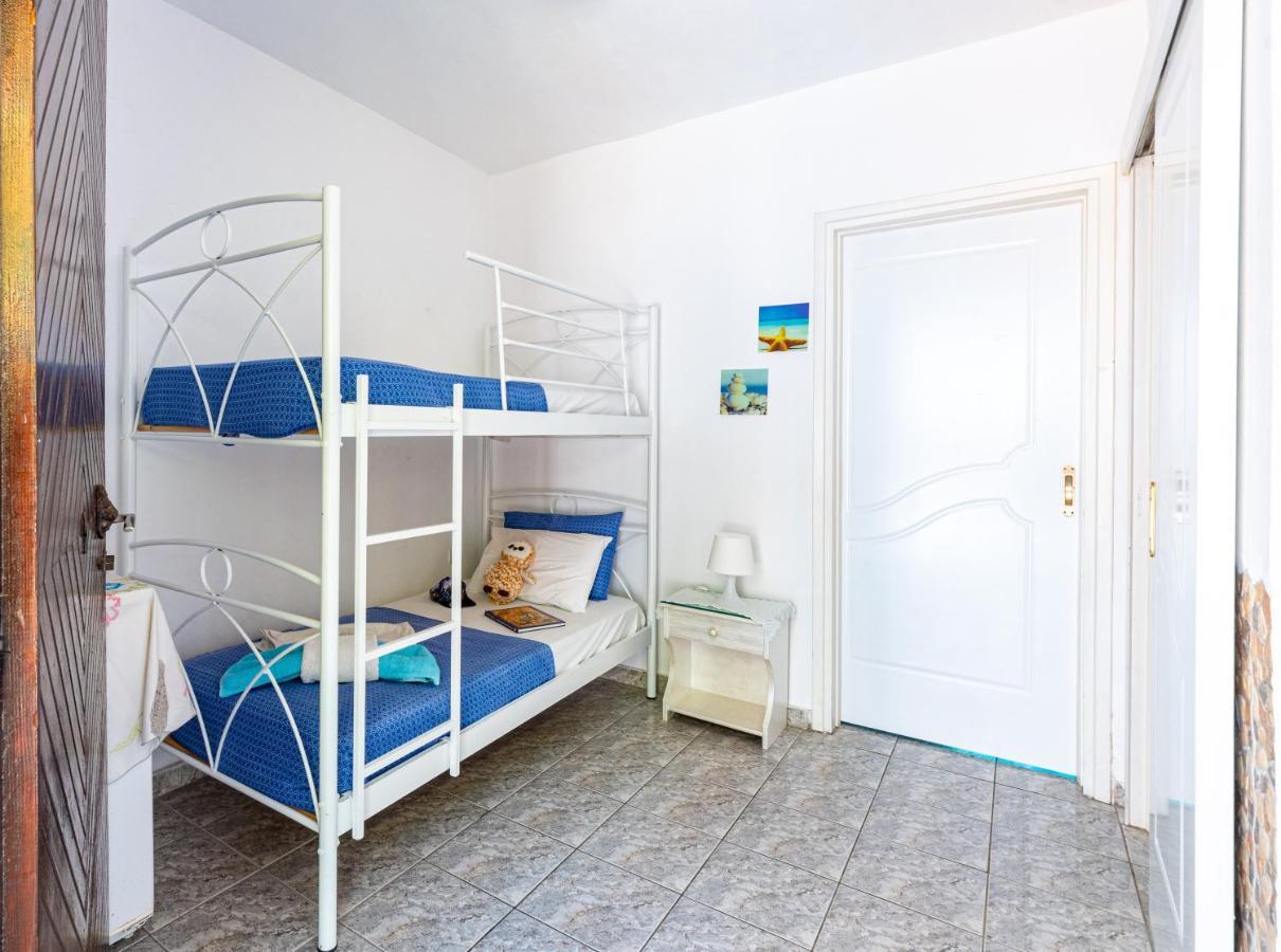 Lions Apartments Poros Town Екстер'єр фото