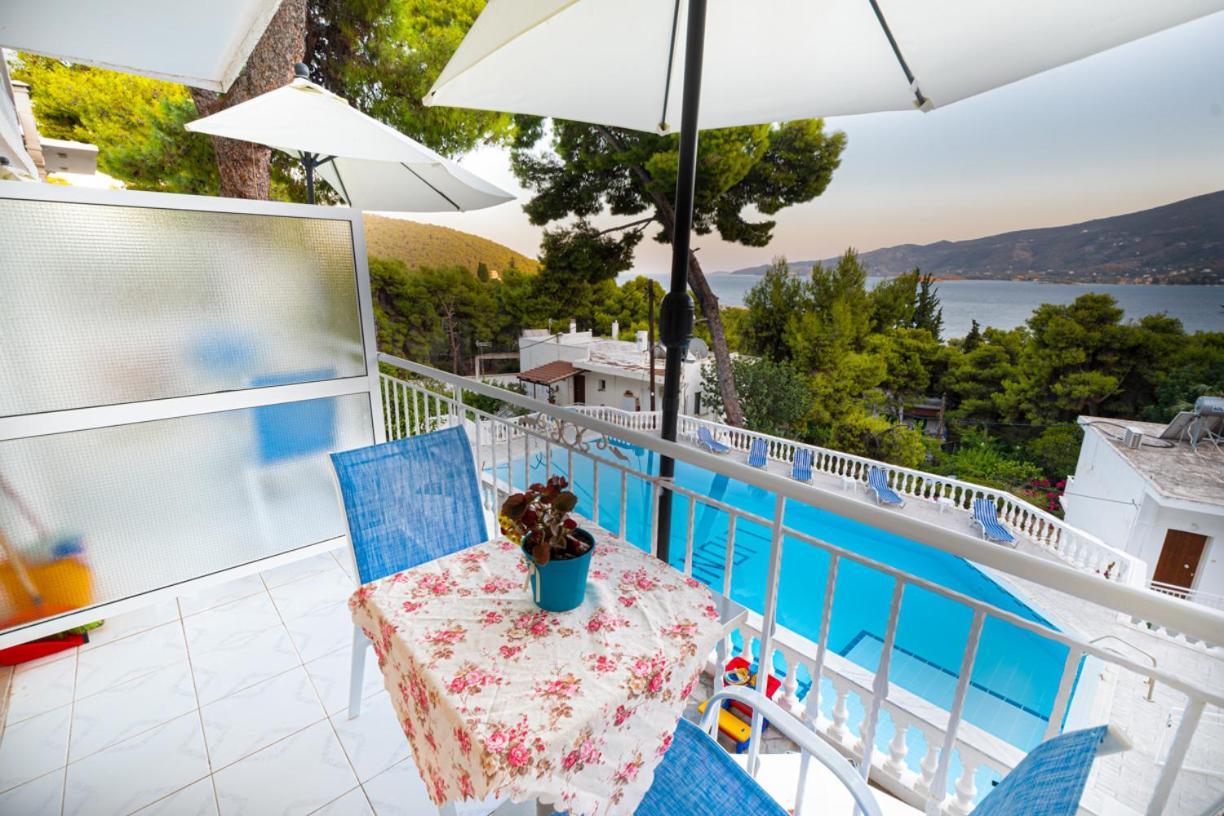 Lions Apartments Poros Town Екстер'єр фото