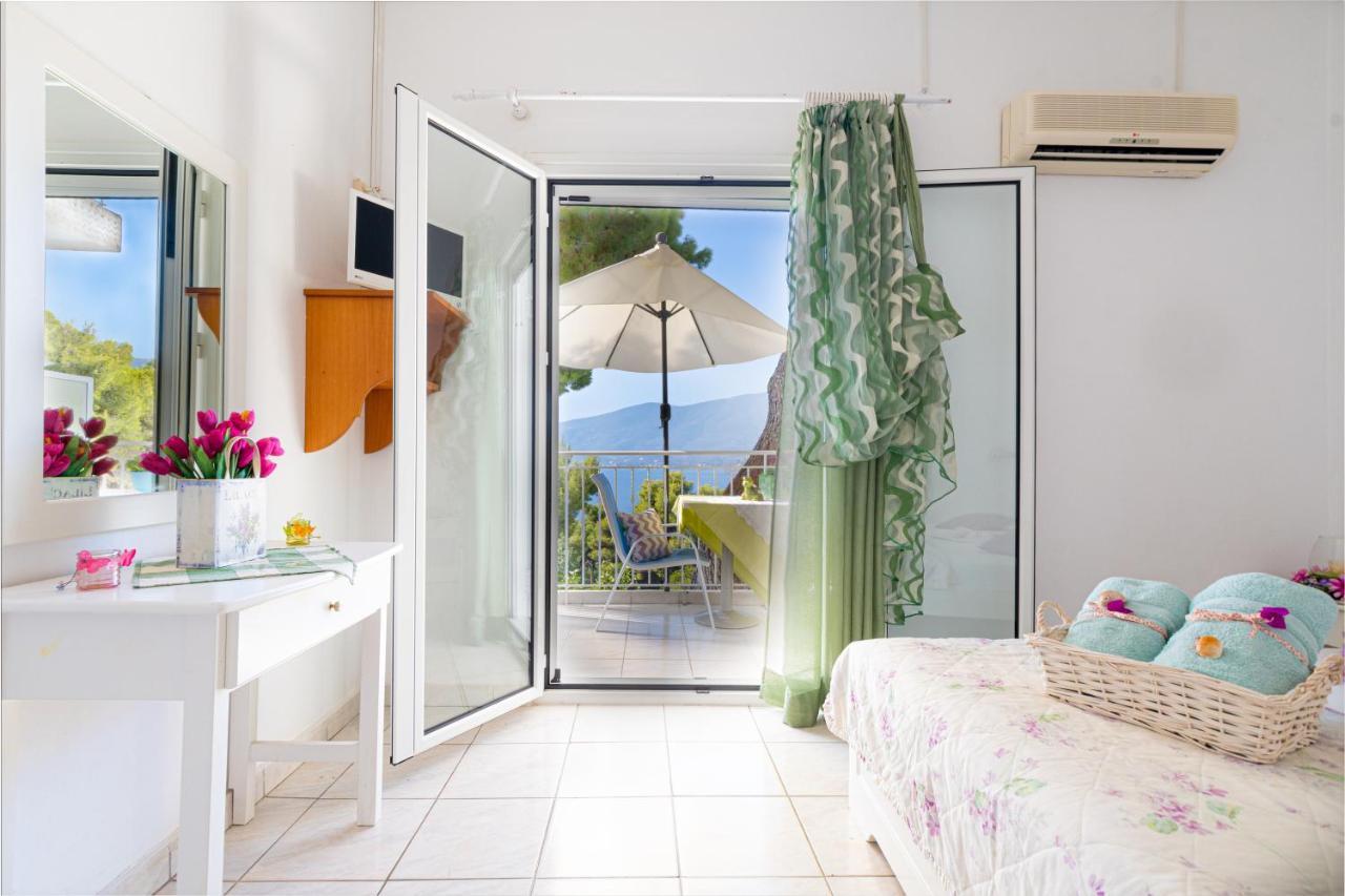 Lions Apartments Poros Town Екстер'єр фото