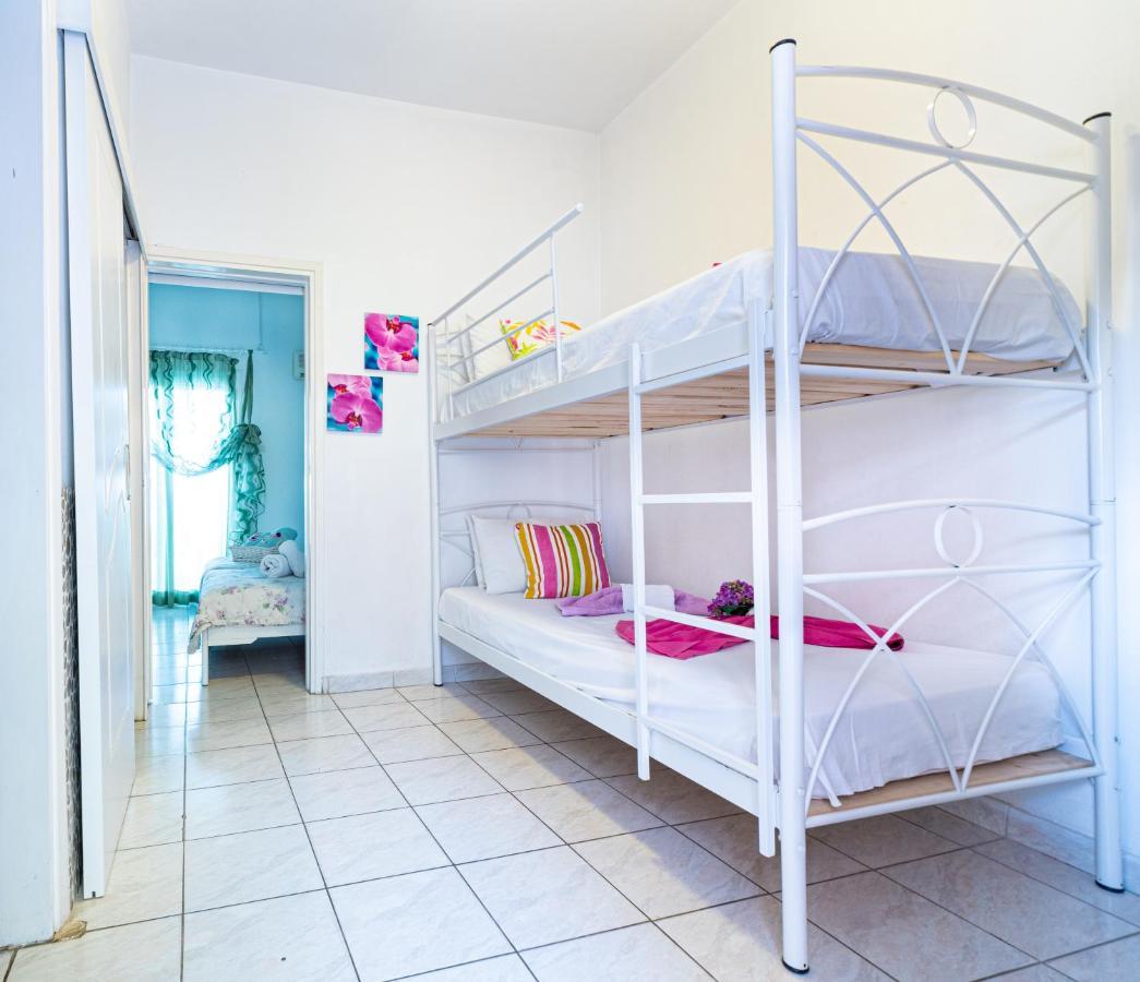 Lions Apartments Poros Town Екстер'єр фото
