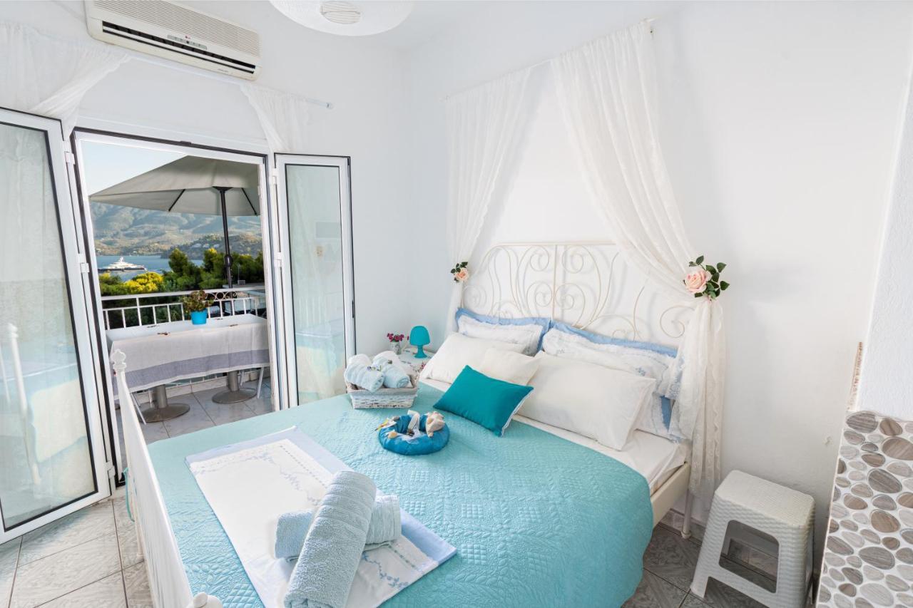 Lions Apartments Poros Town Екстер'єр фото