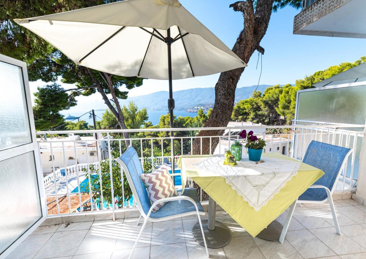 Lions Apartments Poros Town Екстер'єр фото
