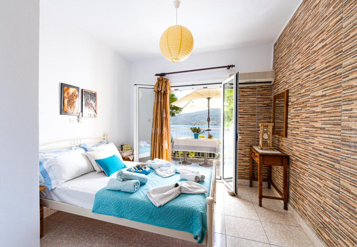 Lions Apartments Poros Town Екстер'єр фото