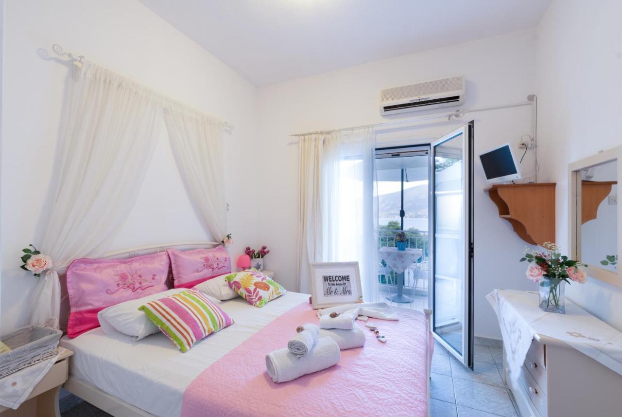 Lions Apartments Poros Town Екстер'єр фото