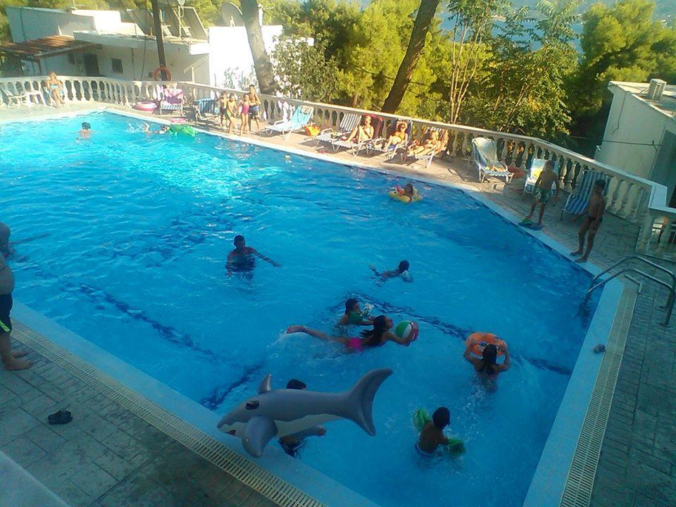 Lions Apartments Poros Town Екстер'єр фото