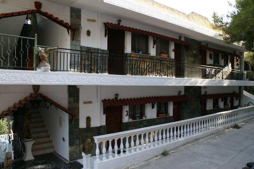 Lions Apartments Poros Town Екстер'єр фото